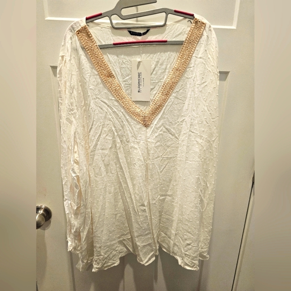 NWT BloomChic Plus Size 22/24 White Textured Tunic Top Crochet Lace V-Neck Rayon